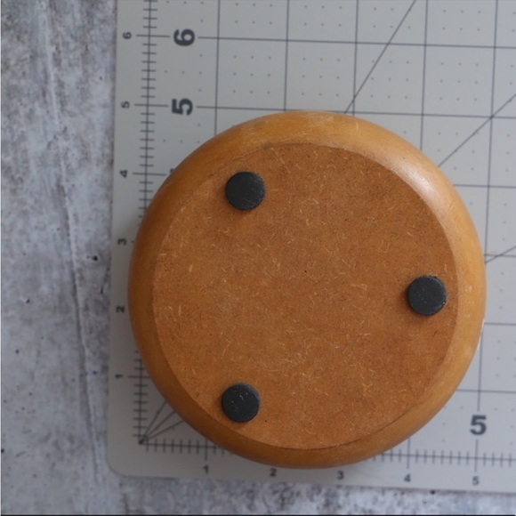 Mela Artisans Concha Round Box Popsugar Must Have Box Mother of Pearl - Picture 5 of 5